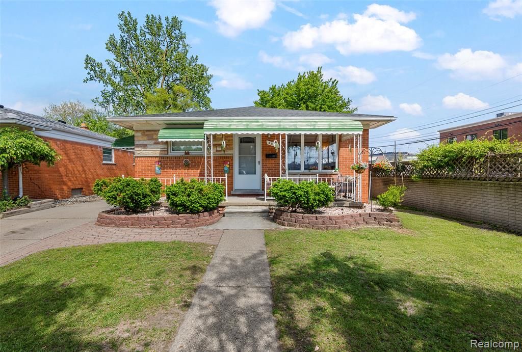 5634 N Lafayette Street, Dearborn Heights, MI 48127