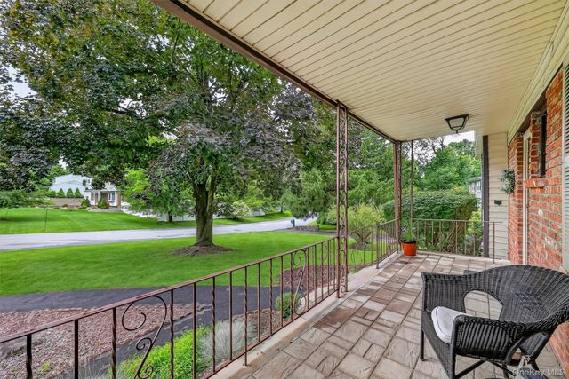 12 Emerson Drive, Washingtonville, NY 10992