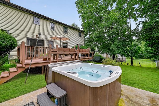 12 Emerson Drive, Washingtonville, NY 10992