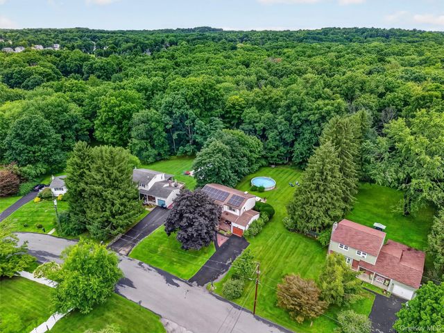 12 Emerson Drive, Washingtonville, NY 10992