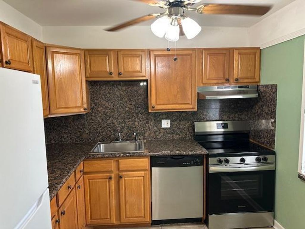 7300 NW 5th Court 101, Margate, FL 33063