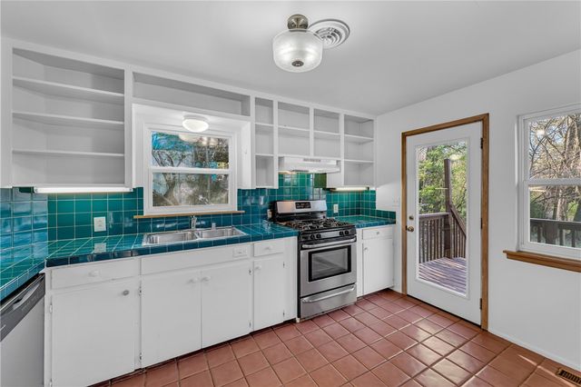 515 W Holly Street, Fayetteville, AR 72703