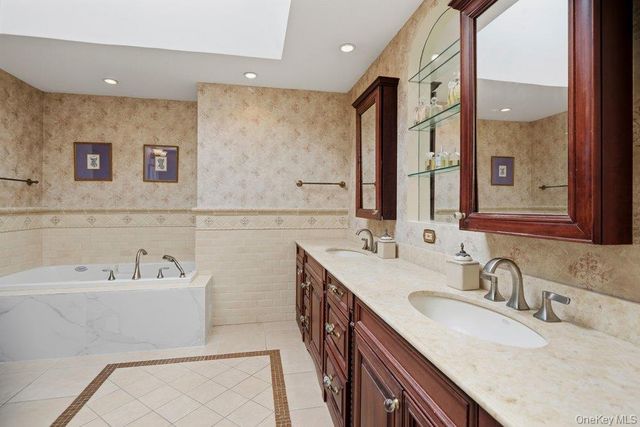 144 The Crescent, Roslyn Heights, NY 11577