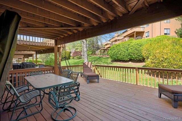 144 The Crescent, Roslyn Heights, NY 11577
