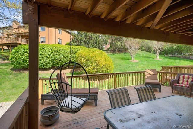 144 The Crescent, Roslyn Heights, NY 11577
