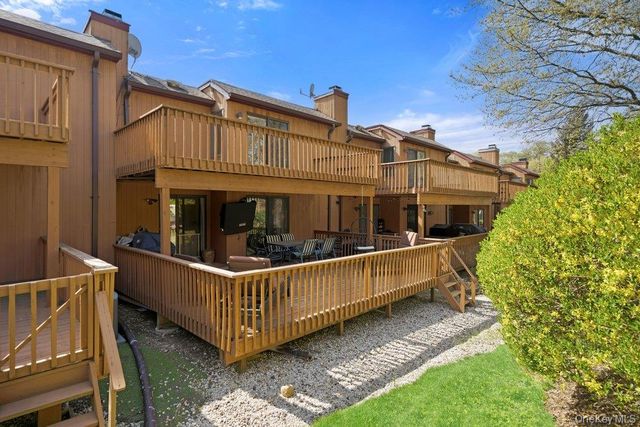 144 The Crescent, Roslyn Heights, NY 11577