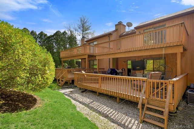 144 The Crescent, Roslyn Heights, NY 11577