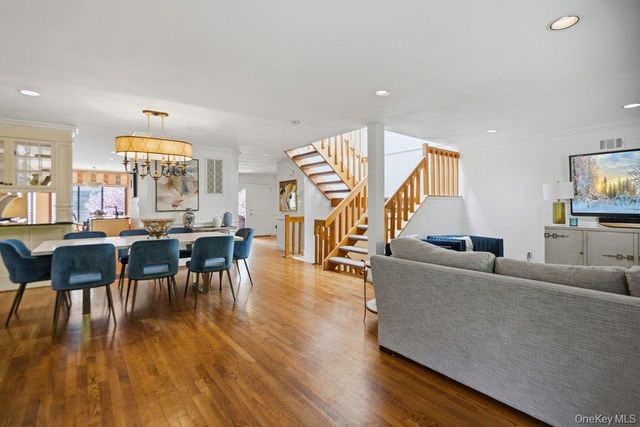 144 The Crescent, Roslyn Heights, NY 11577