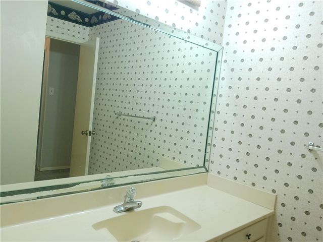 1902 Tara Dr, Corpus Christi, TX 78412