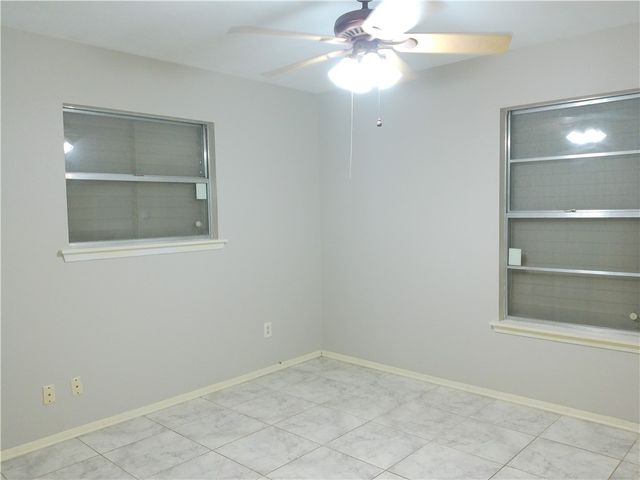 1902 Tara Dr, Corpus Christi, TX 78412