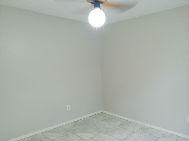 1902 Tara Dr, Corpus Christi, TX 78412