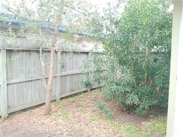 1902 Tara Dr, Corpus Christi, TX 78412