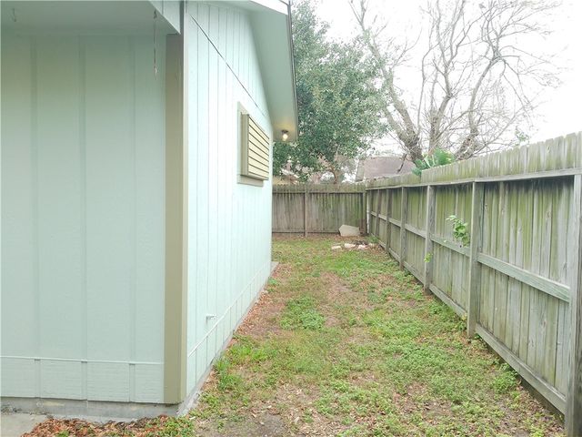 1902 Tara Dr, Corpus Christi, TX 78412