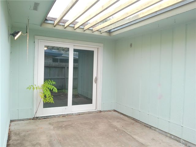 1902 Tara Dr, Corpus Christi, TX 78412