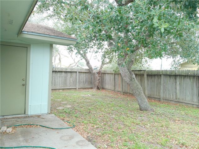 1902 Tara Dr, Corpus Christi, TX 78412