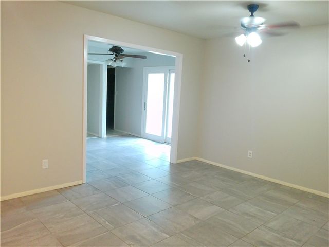 1902 Tara Dr, Corpus Christi, TX 78412