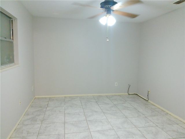 1902 Tara Dr, Corpus Christi, TX 78412