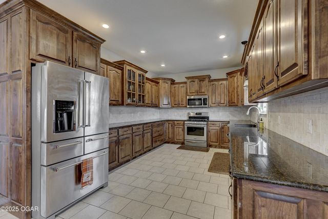 3027 S Winfield Avenue, Joplin, MO 64804