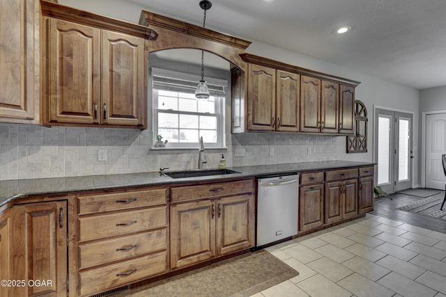 3027 S Winfield Avenue, Joplin, MO 64804