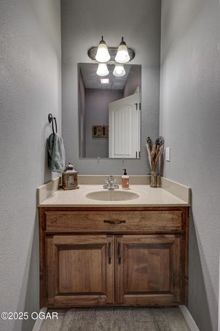 3027 S Winfield Avenue, Joplin, MO 64804