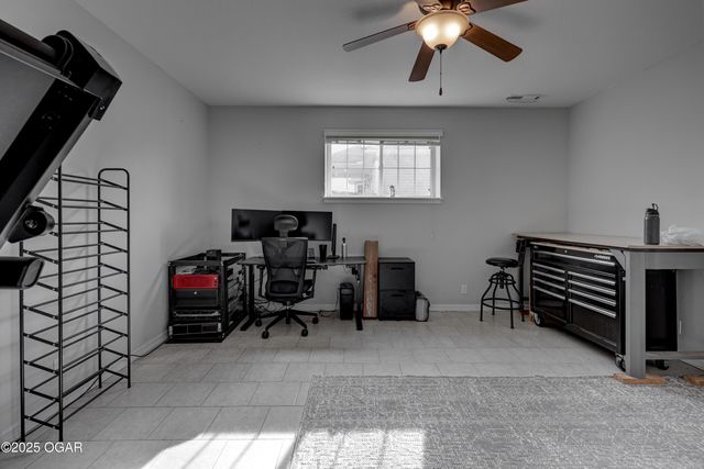 3027 S Winfield Avenue, Joplin, MO 64804