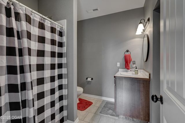 3027 S Winfield Avenue, Joplin, MO 64804