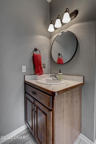 3027 S Winfield Avenue, Joplin, MO 64804