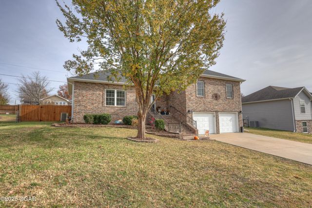 3027 S Winfield Avenue, Joplin, MO 64804