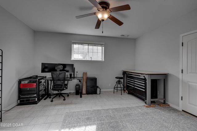 3027 S Winfield Avenue, Joplin, MO 64804