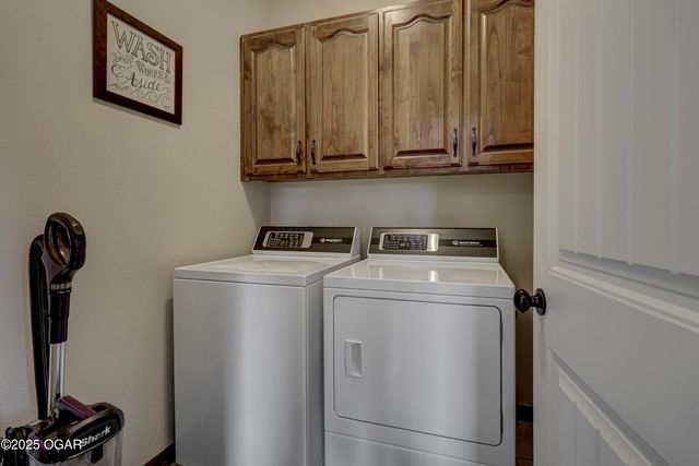 3027 S Winfield Avenue, Joplin, MO 64804