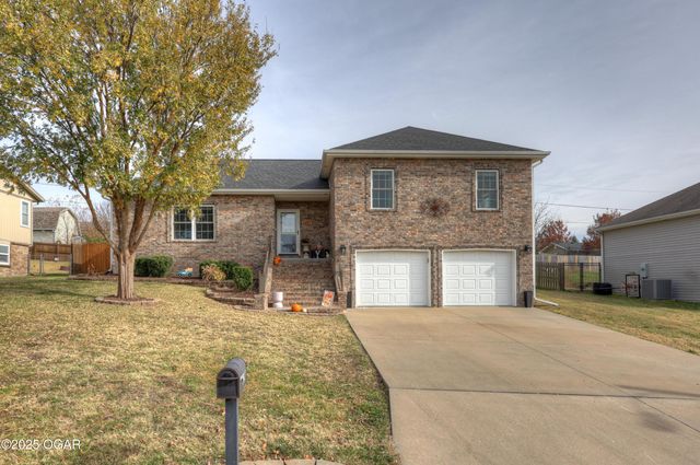 3027 S Winfield Avenue, Joplin, MO 64804