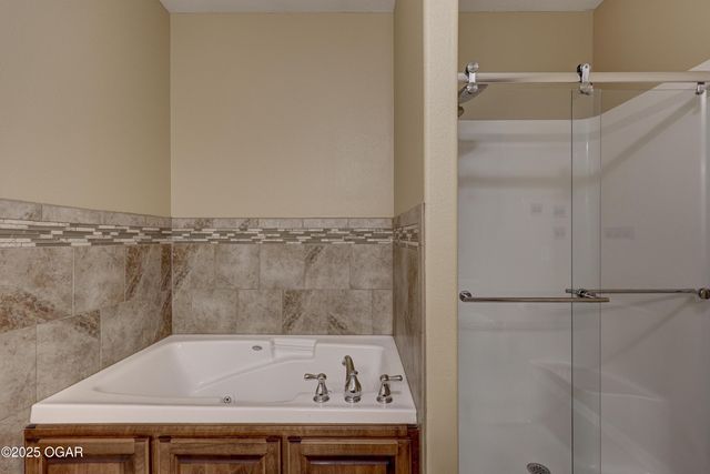 3027 S Winfield Avenue, Joplin, MO 64804