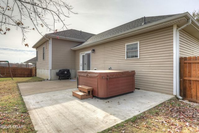 3027 S Winfield Avenue, Joplin, MO 64804