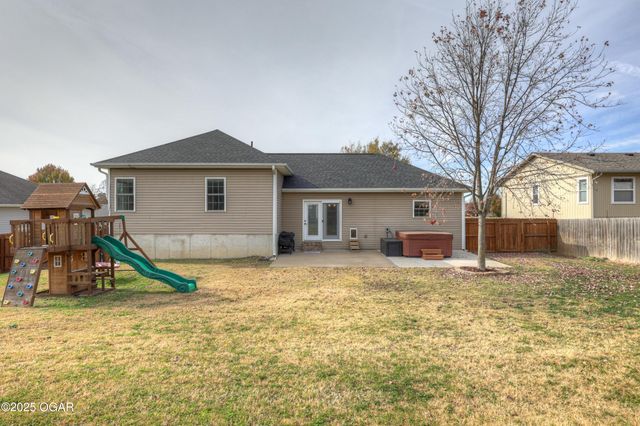 3027 S Winfield Avenue, Joplin, MO 64804
