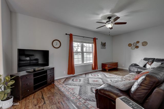 3027 S Winfield Avenue, Joplin, MO 64804