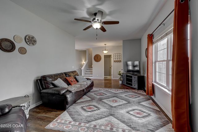 3027 S Winfield Avenue, Joplin, MO 64804