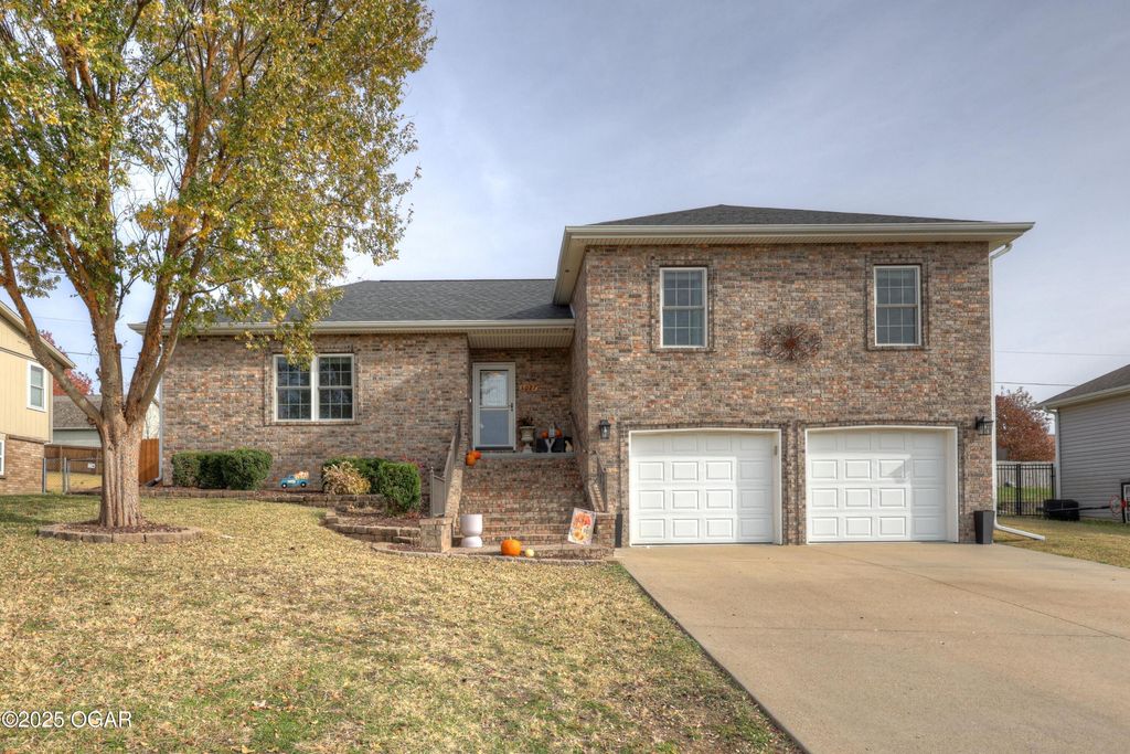 3027 S Winfield Avenue, Joplin, MO 64804