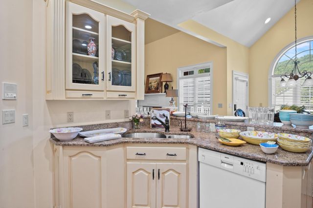 825 Dennis Avenue, Jasper, TN 37347