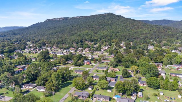 825 Dennis Avenue, Jasper, TN 37347