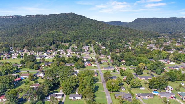 825 Dennis Avenue, Jasper, TN 37347