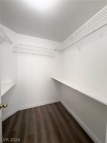 2528 Silver Shadow Drive, Las Vegas, NV 89108