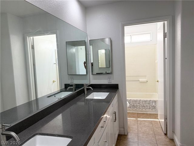 2528 Silver Shadow Drive, Las Vegas, NV 89108