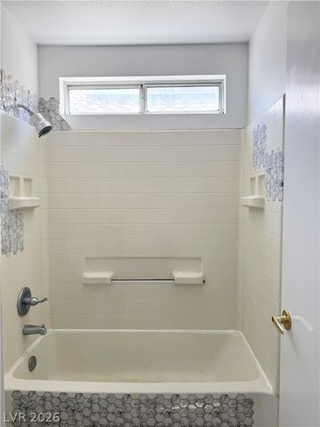 2528 Silver Shadow Drive, Las Vegas, NV 89108