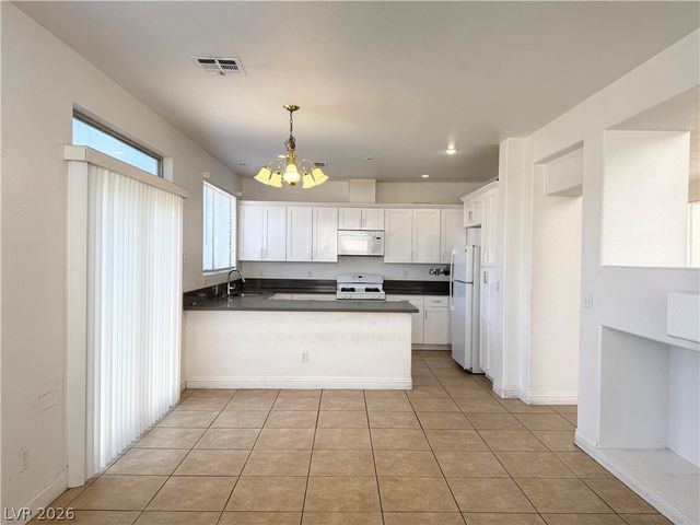 2528 Silver Shadow Drive, Las Vegas, NV 89108