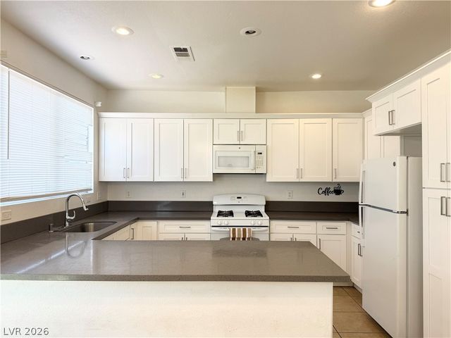 2528 Silver Shadow Drive, Las Vegas, NV 89108