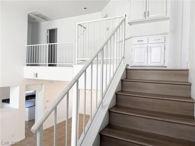 2528 Silver Shadow Drive, Las Vegas, NV 89108