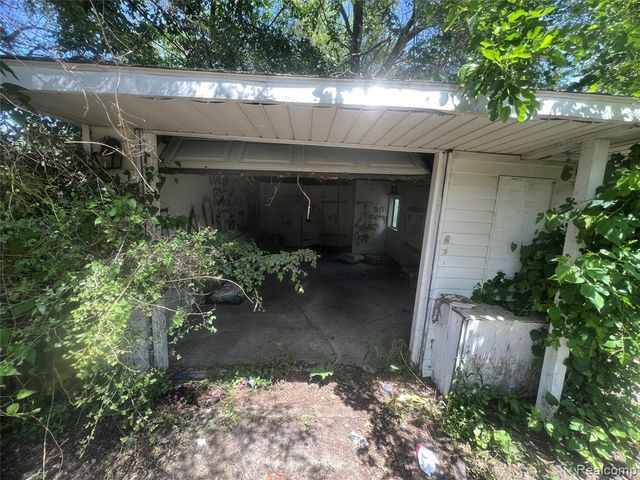 15865 Collingham Drive, Detroit, MI 48205