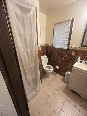 15865 Collingham Drive, Detroit, MI 48205