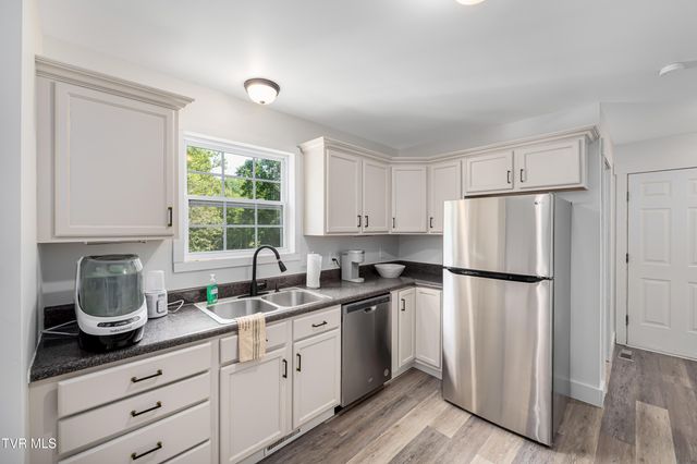193 River Road, Bluff City, TN 37618