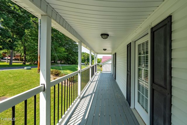 193 River Road, Bluff City, TN 37618